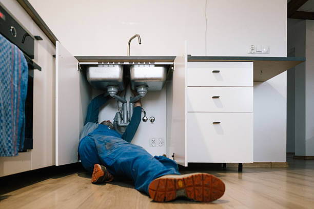 Professional Leak Detection technician working in Grove City, FL